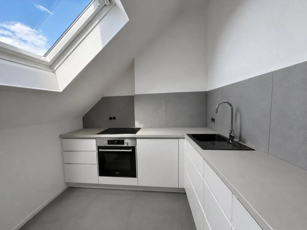 Wie neu: Erstbezug nach Sanierung - 2-Zimmer mit Balkon & EBK