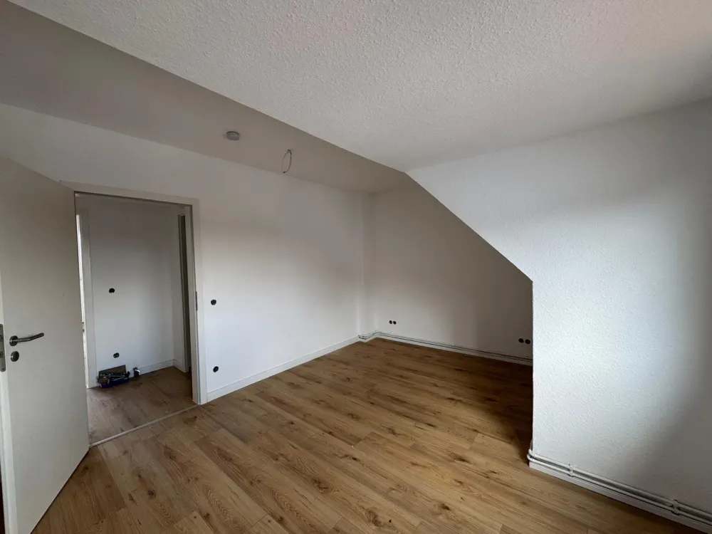 Wie neu: Erstbezug nach Sanierung - 2-Zimmer mit Balkon & EBK