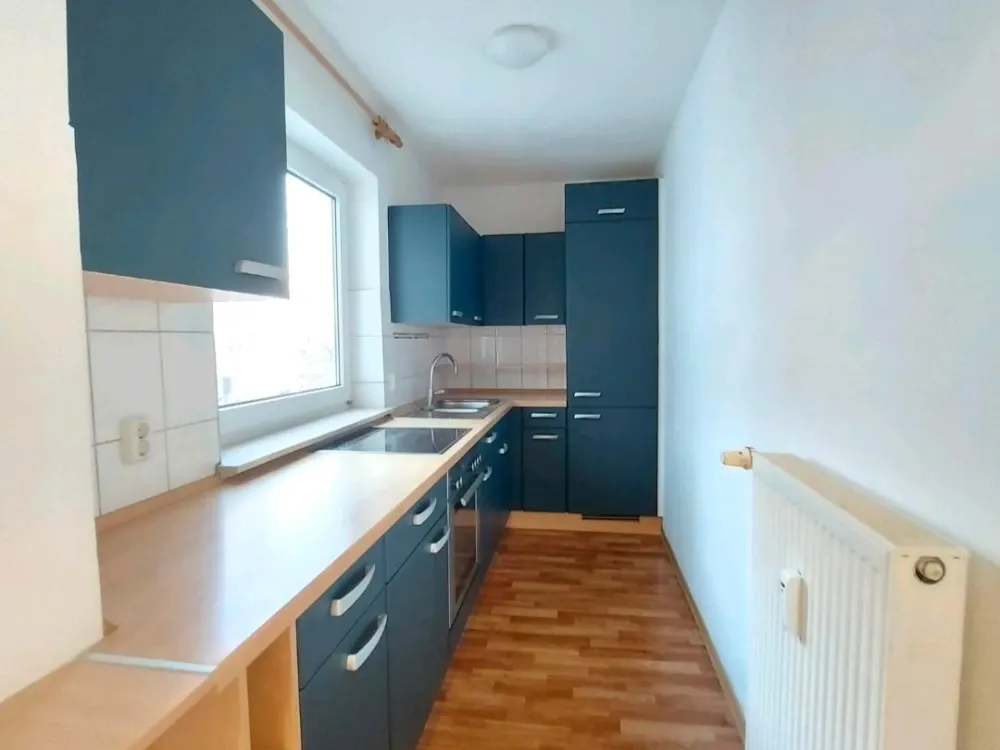 Schöne 2-Zimmer-Wohnung mit Einbauküche, Keller & Außenstellplatz