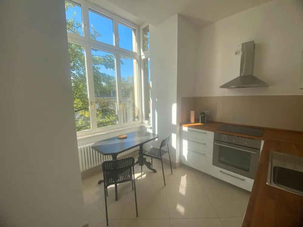 Möblierte 2-Zimmer-Wohnung mit moderner Einbauküche und stilvollem Wohnkomfort