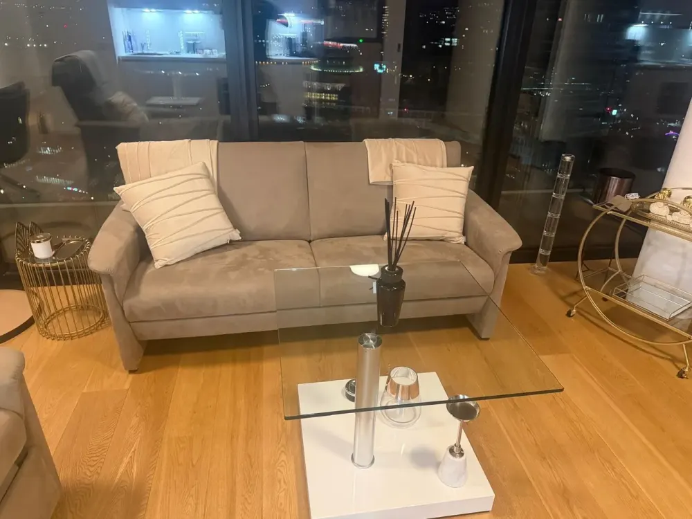 Exklusive 2-Zimmer-Wohnung mit gehobener Innenausstattung mit Balkon und EBK in Frankfurt am Main