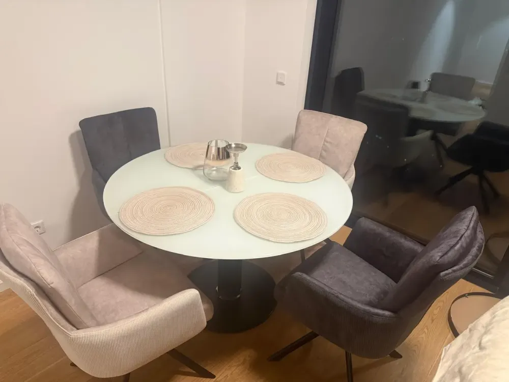 Exklusive 2-Zimmer-Wohnung mit gehobener Innenausstattung mit Balkon und EBK in Frankfurt am Main