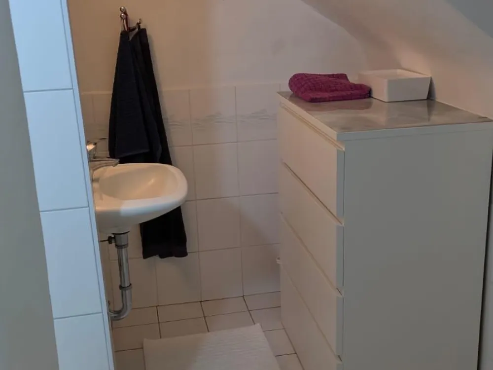 Ein Zimmer 25qm mit Bad