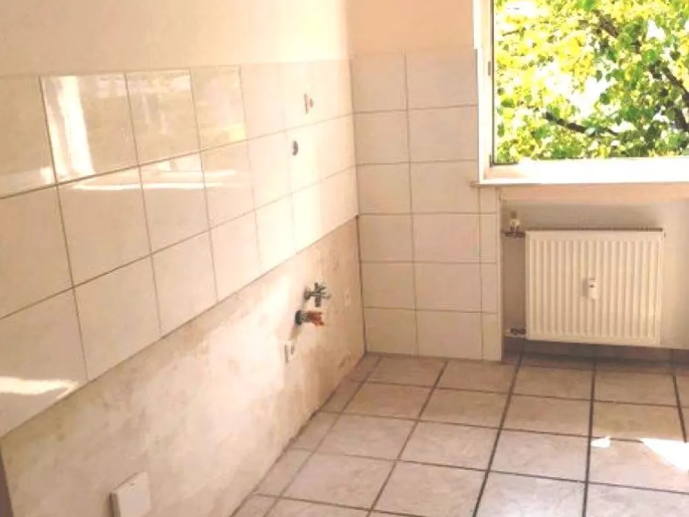 *Stadtnahe Wohnung mit Balkon und Garage zu vermieten*