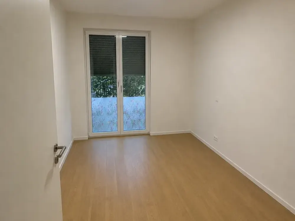 Moderne 3-Zimmer-Erdgeschosswohnung mit 39 m² Privatgarten & TG-Stellplatz in Grafental
