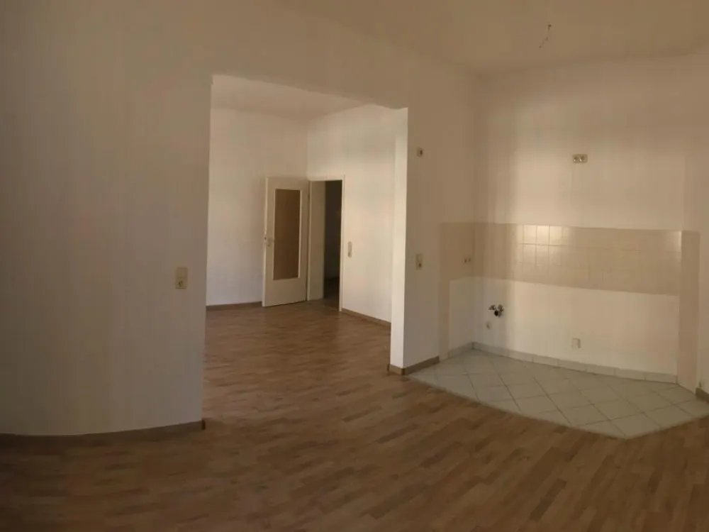 Helle, offene Zweizimmerwohnung in DD Leuben