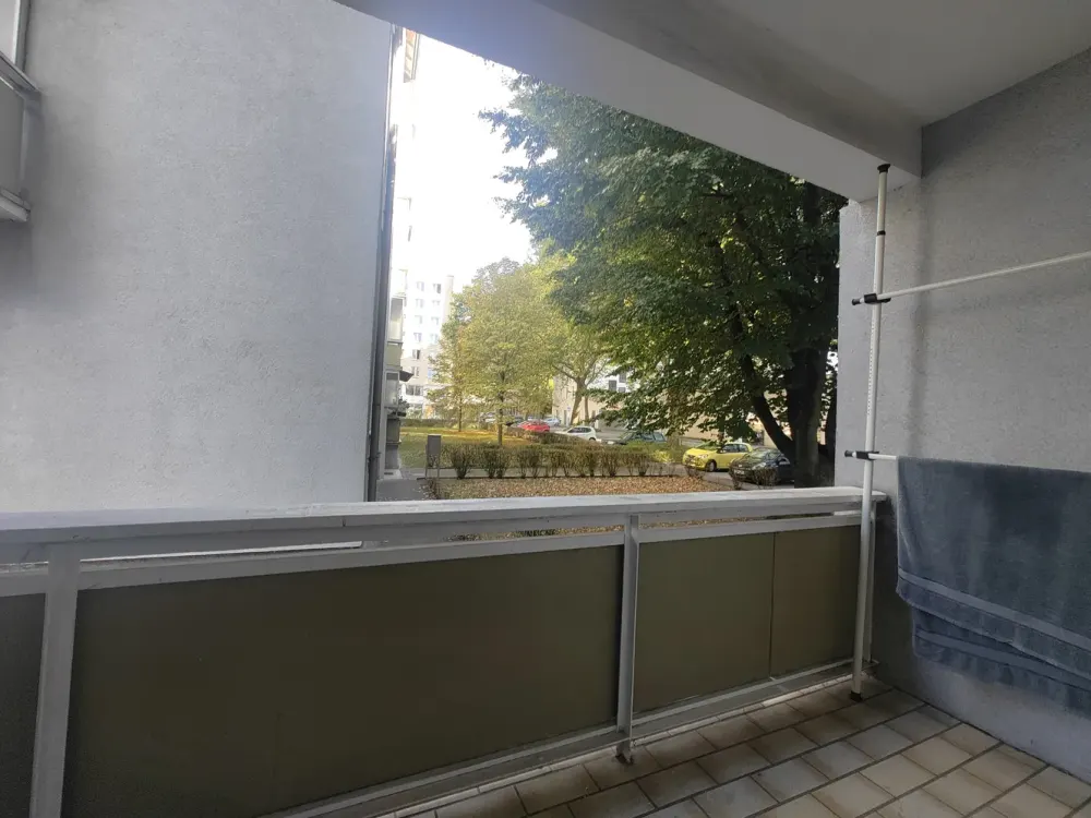 Living with Character: Compact Shared Apartment in Südweststadt