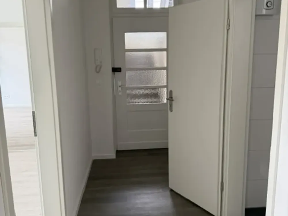 renovierte 2,5 Zimmer, große Wohnküche, ruhig und zentral
