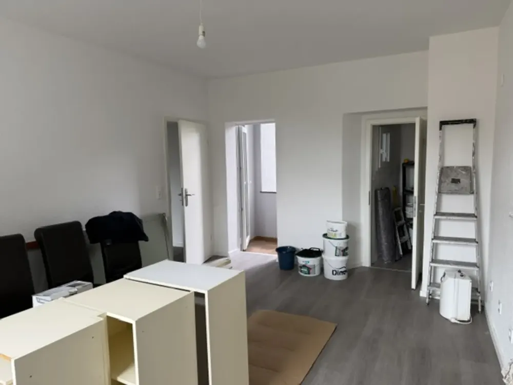 renovierte 2,5 Zimmer, große Wohnküche, ruhig und zentral