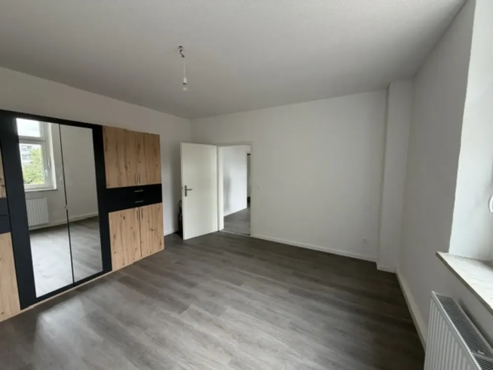 renovierte 2,5 Zimmer, große Wohnküche, ruhig und zentral