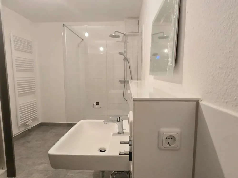 moderne 3-Zimmer Wohnung mit neuer Küche - Erstbezug