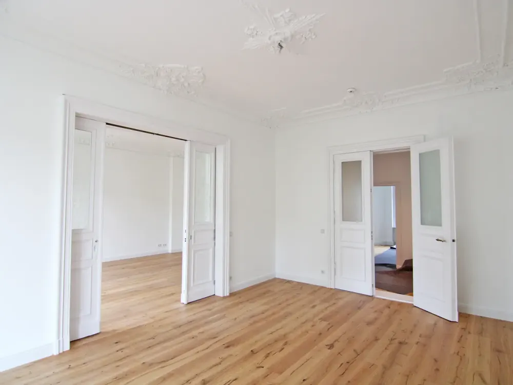 Spektakulär schöne Altbauwohnung - mit Parkett, Balkon und Stuck, dicht Kleistpark!
