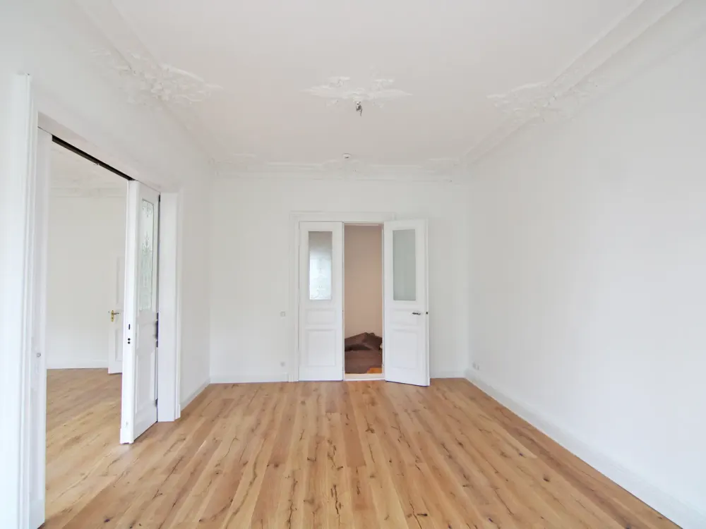Spektakulär schöne Altbauwohnung - mit Parkett, Balkon und Stuck, dicht Kleistpark!