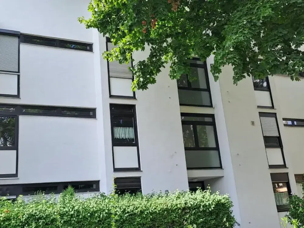 Moderne, frisch renovierte 3 1/5-Zimmer-Wohnung in gepflegtem Umfeld