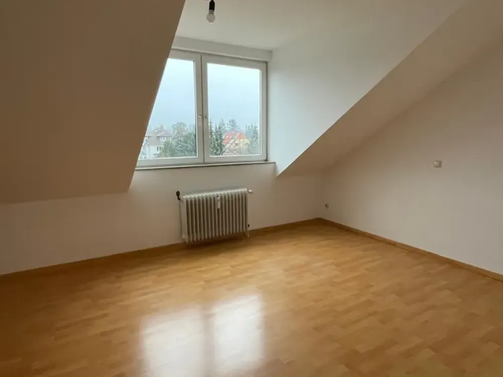 Top geschnittene 2-Zimmer-DG-Wohnung in Berlin Rosenthal (Pankow)