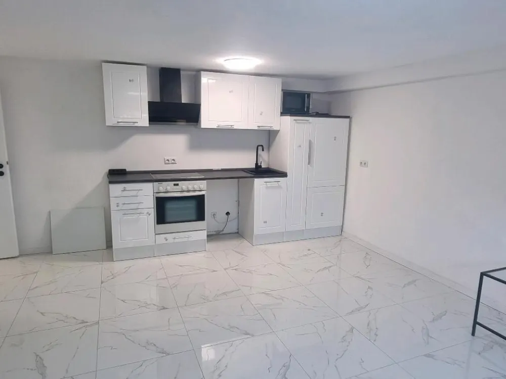 2 Zimmer Souterrainwohnung in Paffrath