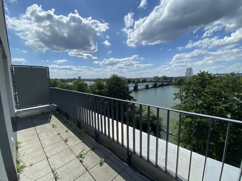 Helle 2-Zimmer-Wohnung mit Balkon und Wasserblick, barrierefreie Objektgestaltung, provisionsfrei