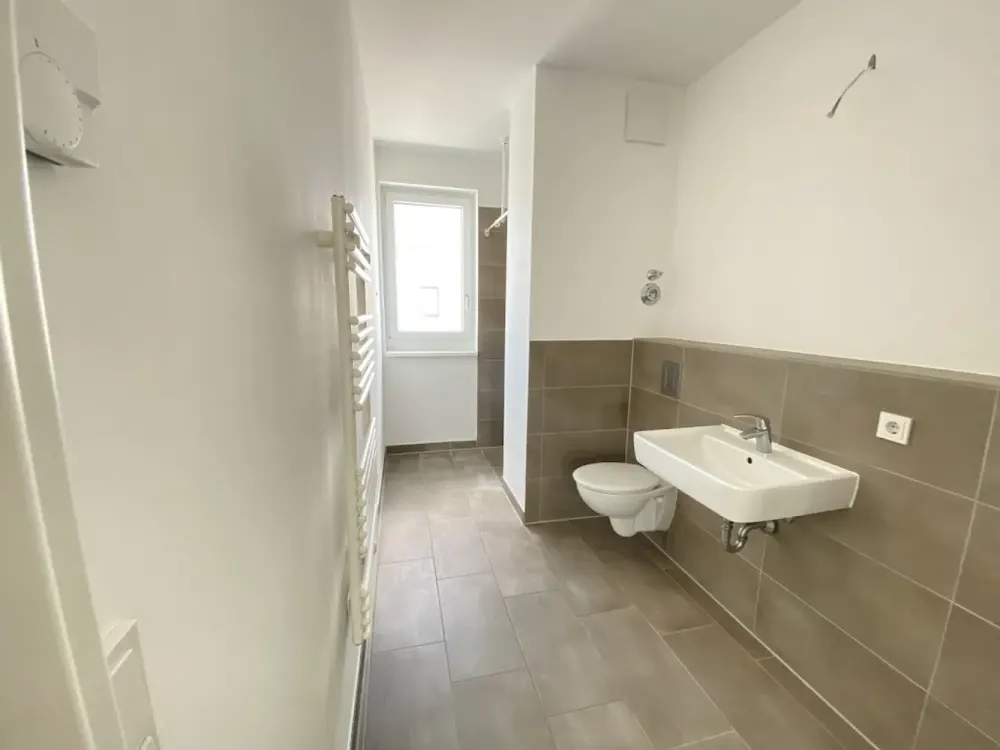 Helle 2-Zimmer-Wohnung mit Balkon und Wasserblick, barrierefreie Objektgestaltung, provisionsfrei