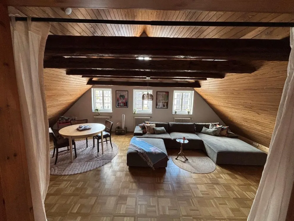 87 m² über den Dächern des Leonhardsviertels DG-Wohnung