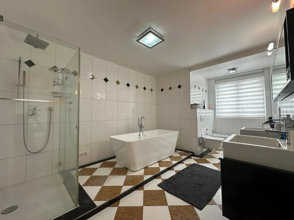 5-Zimmer-Wohnung mit Garten in Frankfurt Unterliederbach