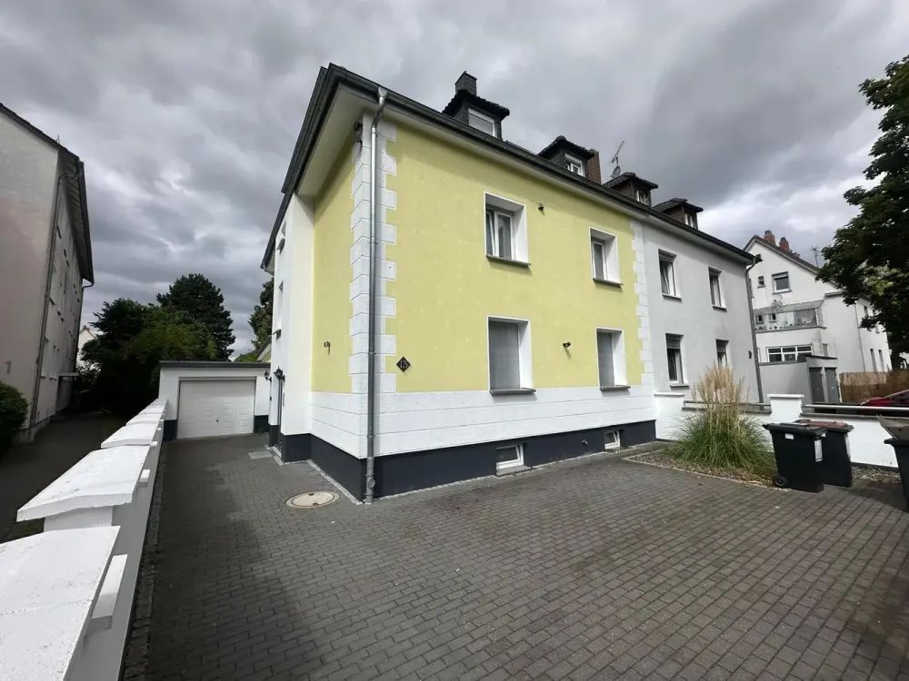 5-Zimmer-Wohnung mit Garten in Frankfurt Unterliederbach
