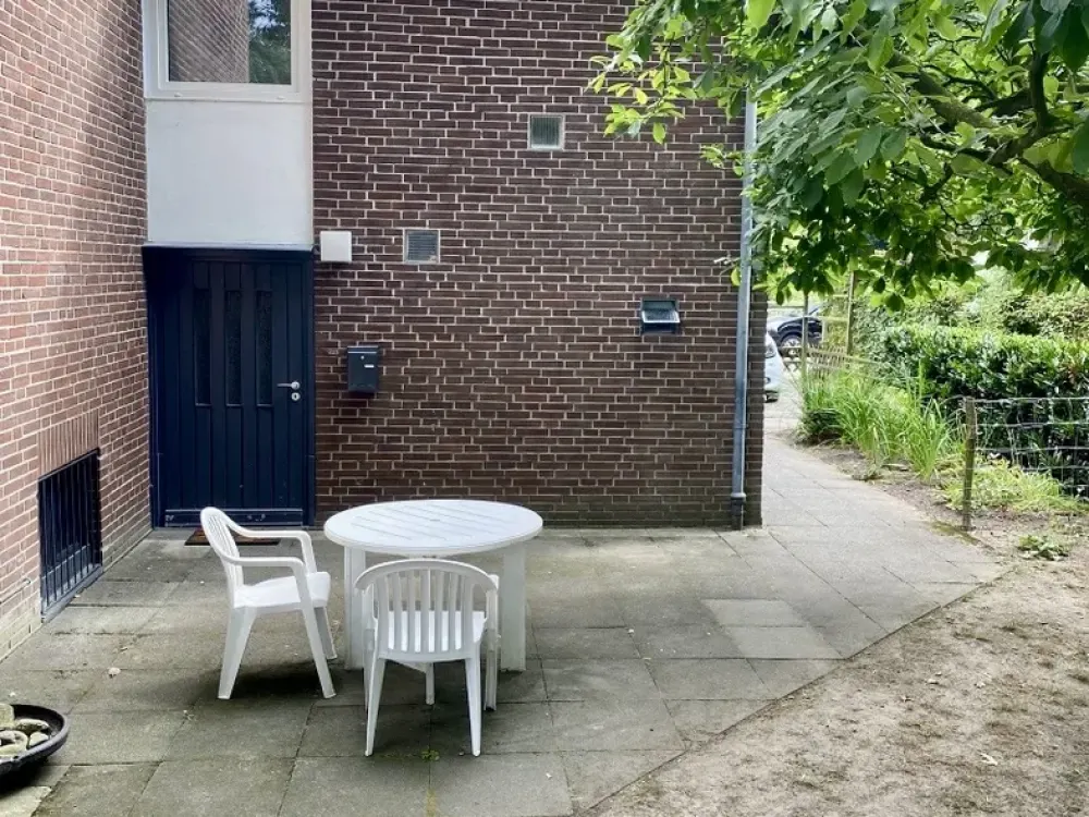 Small Furnished Single 1.5-Room Apartment with Garden