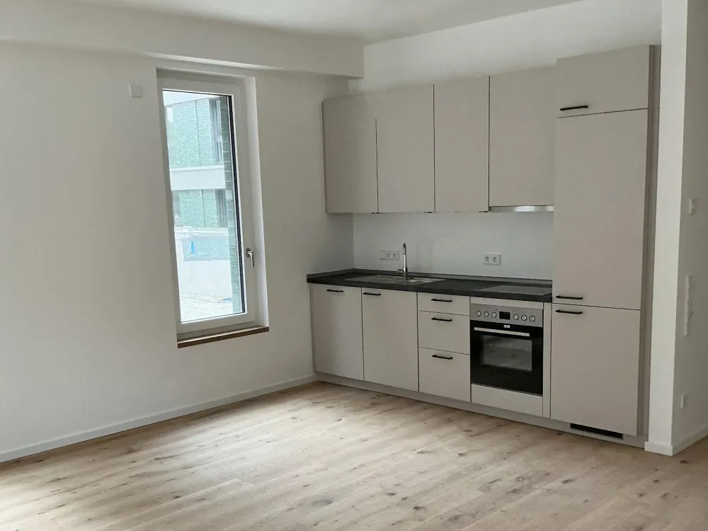 Ruhige Innenhoflage mit Terrasse: 2 Zimmer mit viel Platz zum Einrichten, Tageslichtbad, Abstellraum