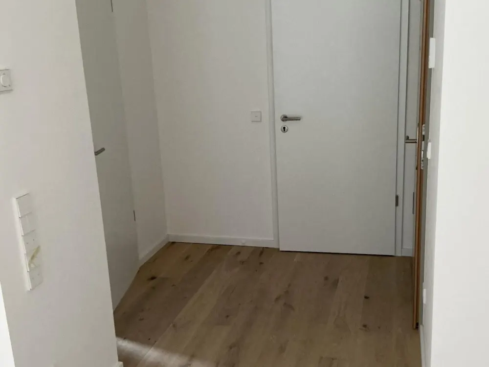Ruhige Innenhoflage mit Terrasse: 2 Zimmer mit viel Platz zum Einrichten, Tageslichtbad, Abstellraum