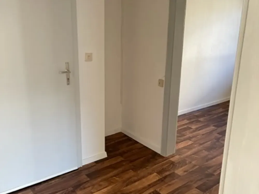 2-Zimmer-Wohnung im EG mit Balkon & Garage in ruhiger, grüner Lage