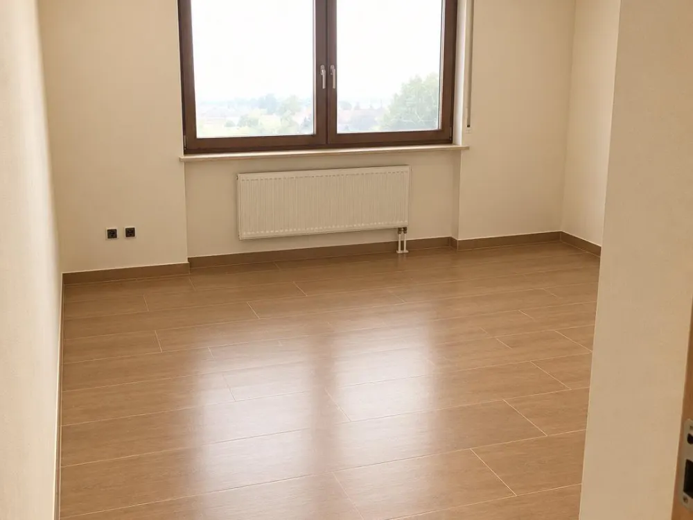 Komplett renovierte Hell durchflutete 4-5 Zimmer Wohnung