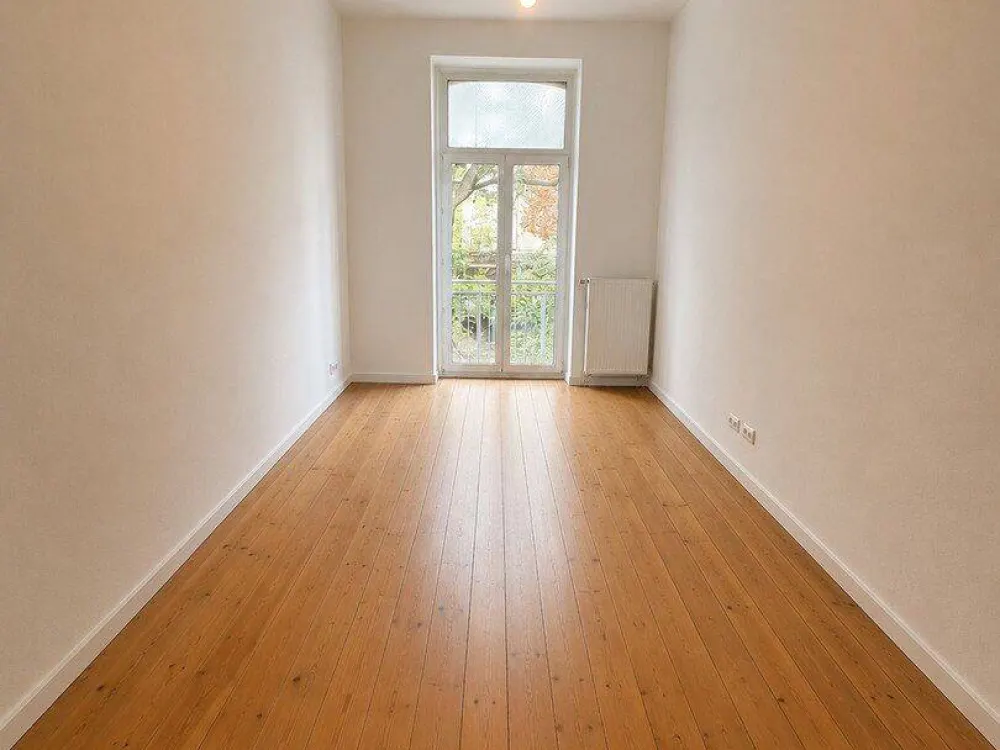 *Erstbezug* Kernsanierte 3-Zimmer Altbau Wohnung mitten auf der Bergerstraße mit EBK und Balkon