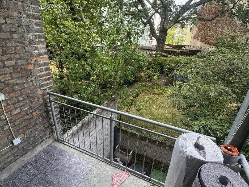 *Erstbezug* Kernsanierte 3-Zimmer Altbau Wohnung mitten auf der Bergerstraße mit EBK und Balkon