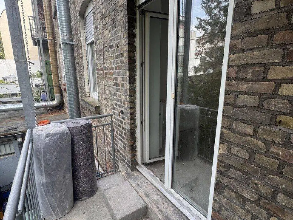 *Erstbezug* Kernsanierte 3-Zimmer Altbau Wohnung mitten auf der Bergerstraße mit EBK und Balkon