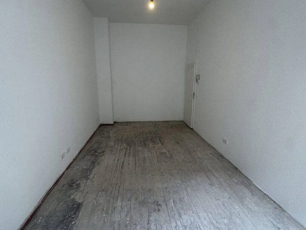 *Erstbezug* Kernsanierte 3-Zimmer Altbau Wohnung mitten auf der Bergerstraße mit EBK und Balkon