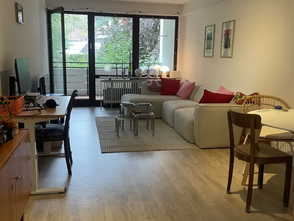 Beautiful 2-room apartment with south-facing balcony and garage in Schwachhausen, near HBF