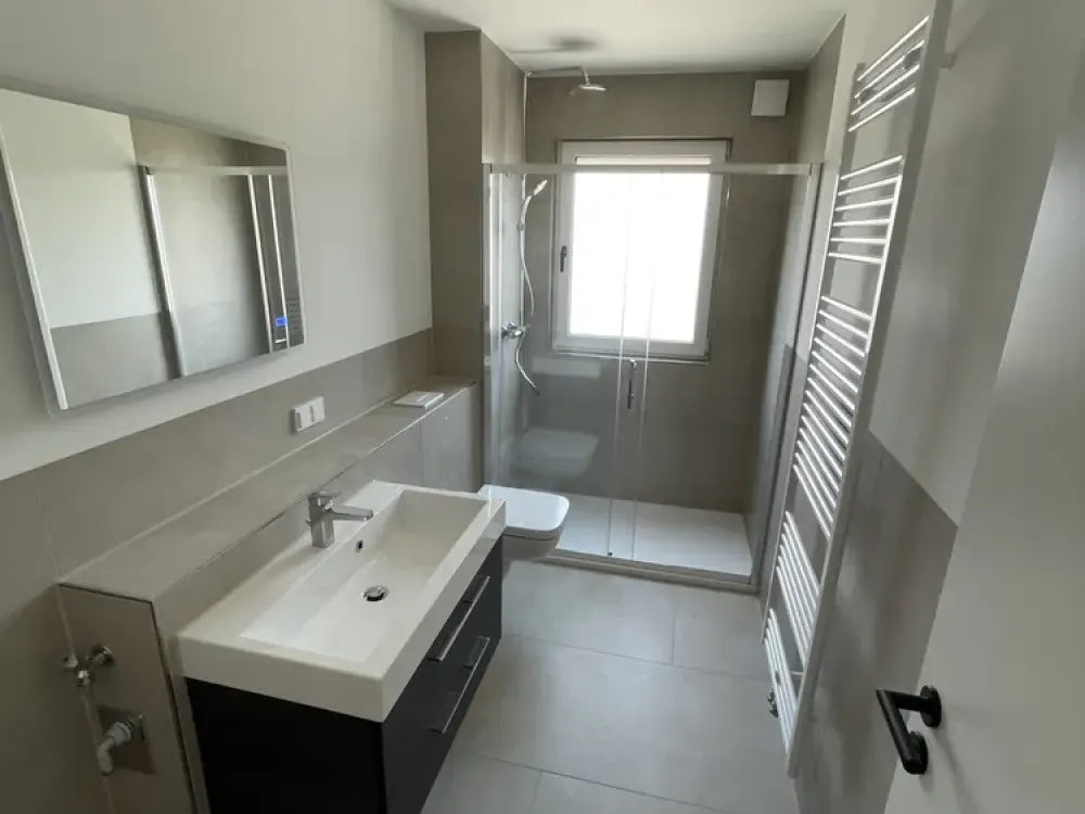 Tolle 3,5-Zimmer-Wohnung mit Balkon, Blick in den Garten