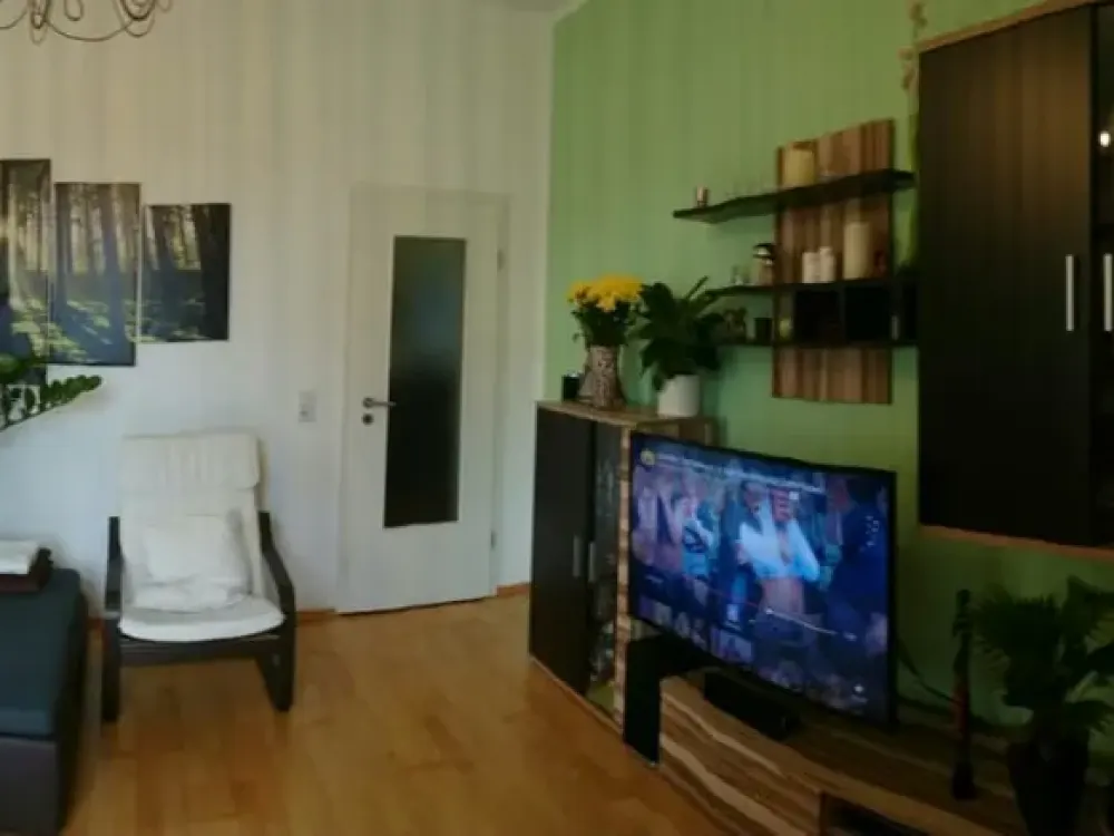 Well-maintained 2-room apartment with balcony and fitted kitchen in Dresden