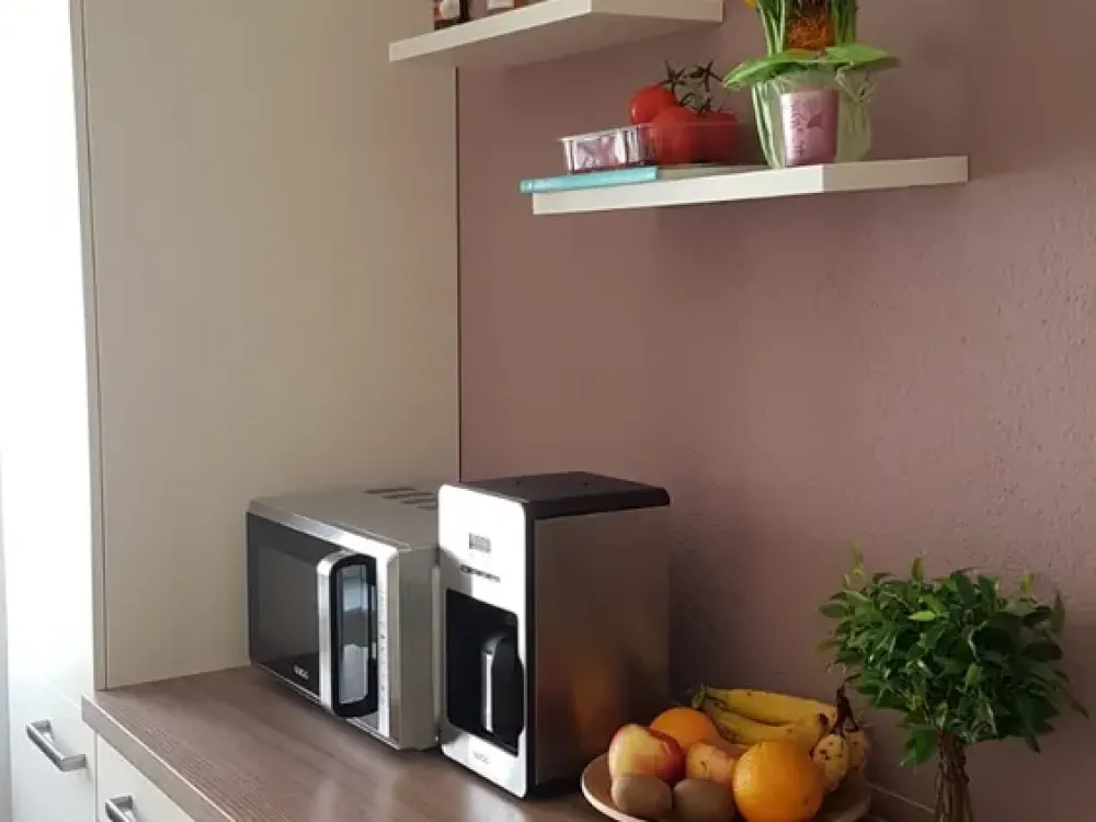 Well-maintained 2-room apartment with balcony and fitted kitchen in Dresden