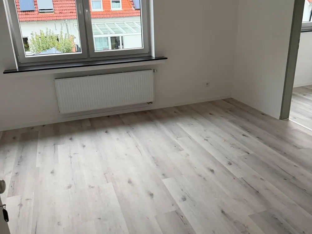 Kernsanierte 1-Zimmer-Wohnung mit separater Küche und Keller