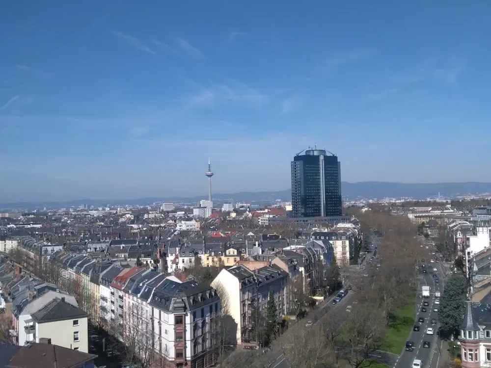 Über den Dächern des Nordends Helle 3,5 Zimmer-Wohnung Nähe Günthersburgpark