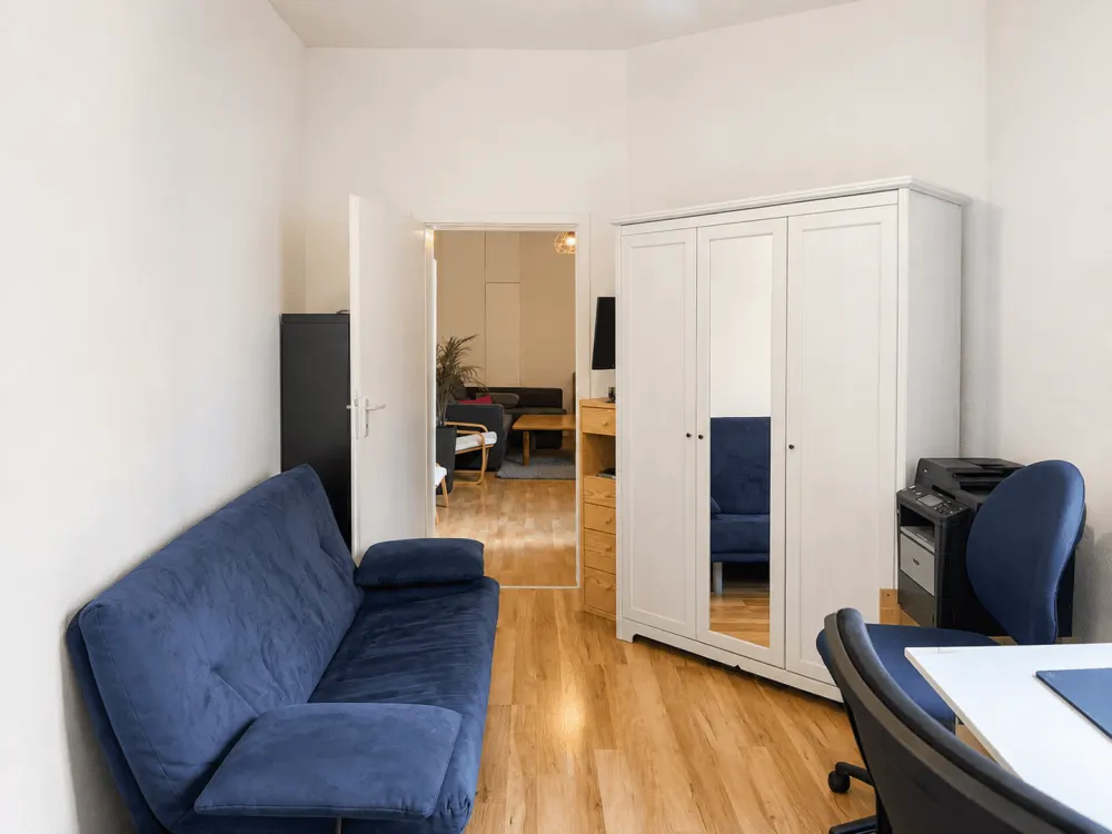 Near Gutenbergplatz: 3-Room Apartment
