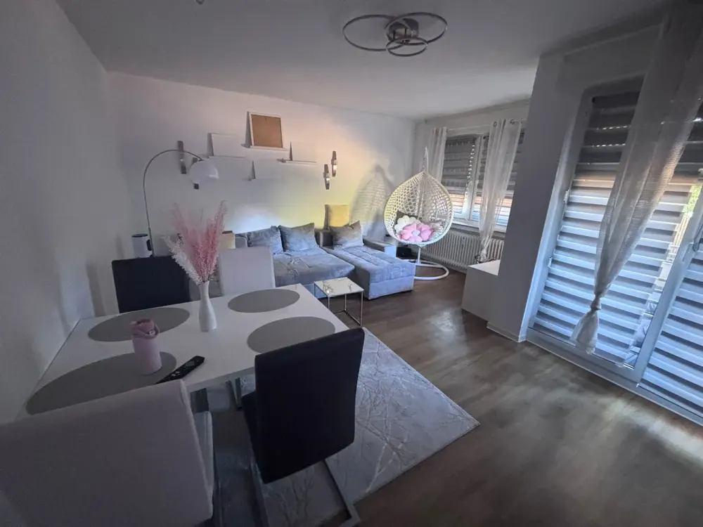 Zuhause mit zwei Zimmern in Düsseldorf Unterrath