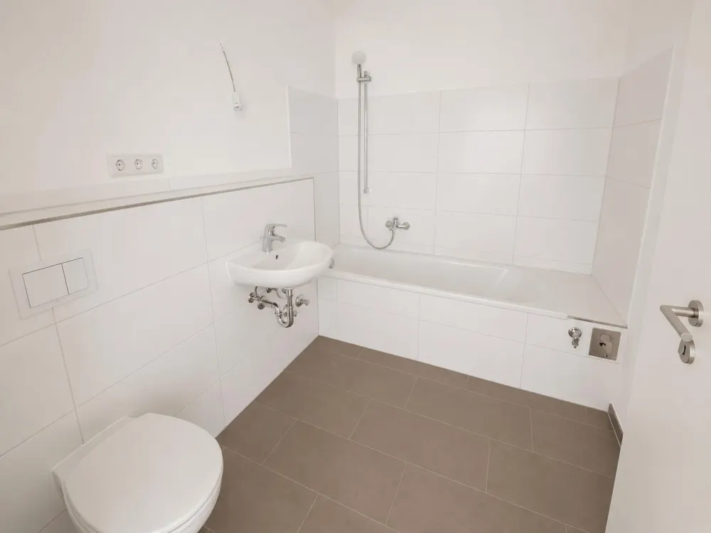 Markkleeberg 3-Zimmer-Wohnung - lichtdurchflutet, neu saniert, Badewanne