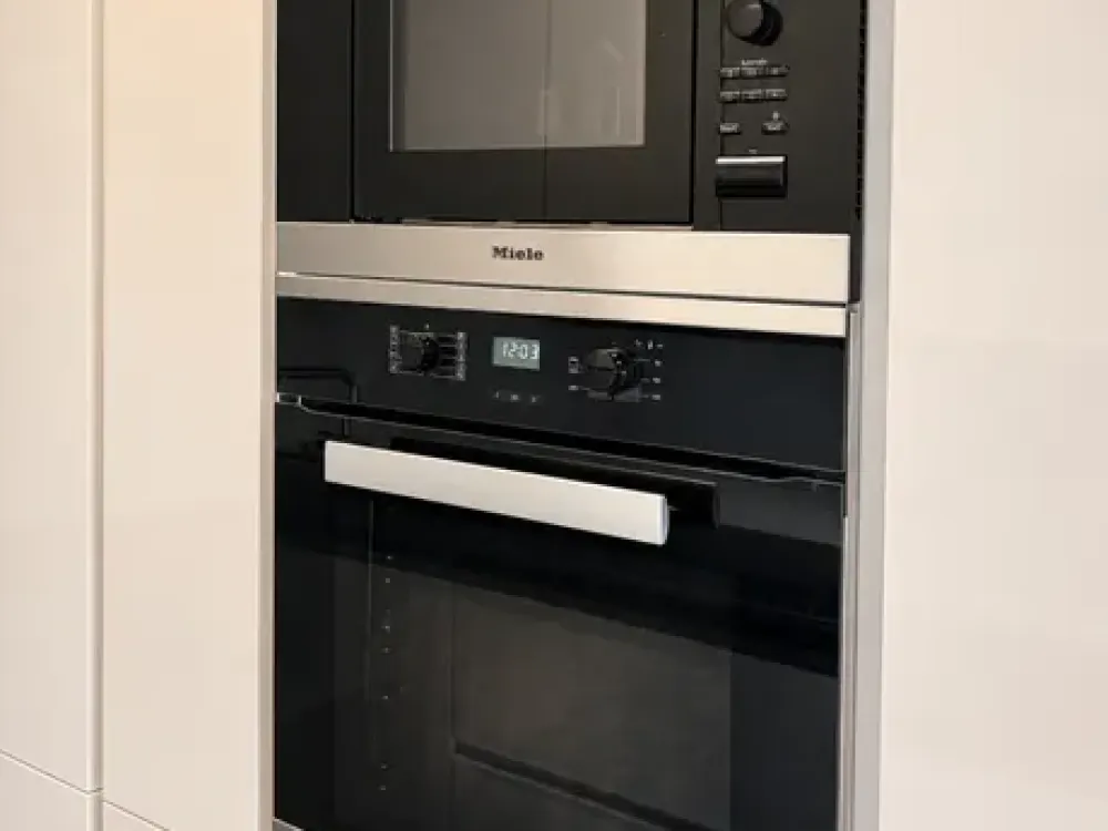 Helle 2-Zimmer-Wohnung mit Balkon, Klima & hochwertiger EBK