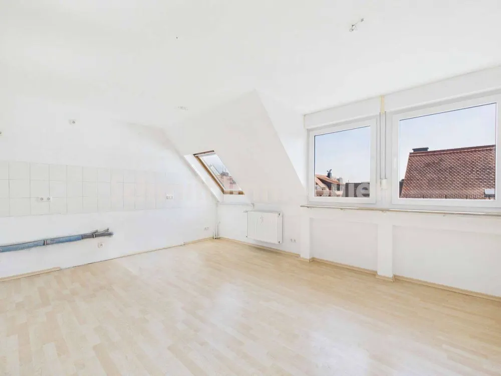 Ideal für Singles: Helle Dachgeschosswohnung in F-Schwanheim