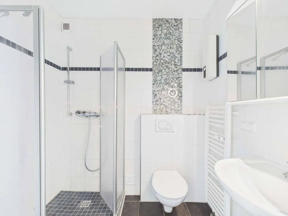 Ideal für Singles: Helle Dachgeschosswohnung in F-Schwanheim