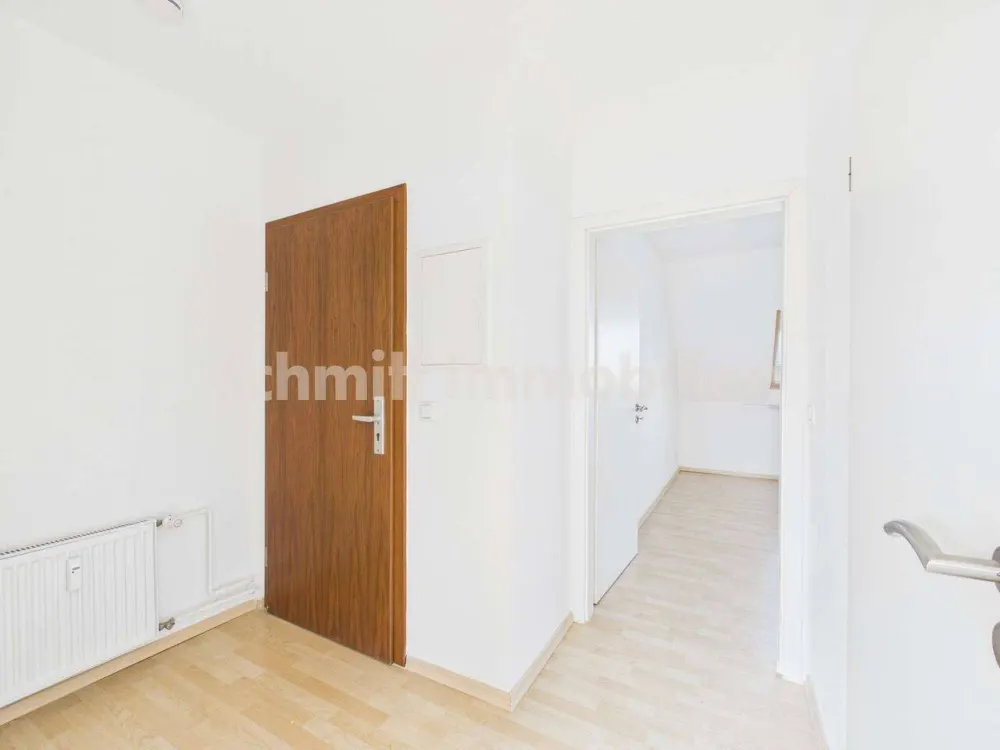 Ideal für Singles: Helle Dachgeschosswohnung in F-Schwanheim