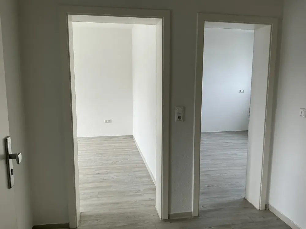Einzug kurzfristig möglich!!! sehr schöne 2,5-Zi.-Wohnung mit Balkon