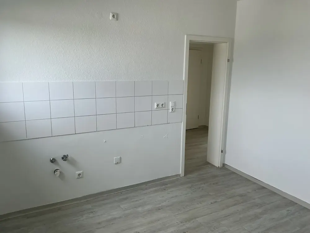 Einzug kurzfristig möglich!!! sehr schöne 2,5-Zi.-Wohnung mit Balkon