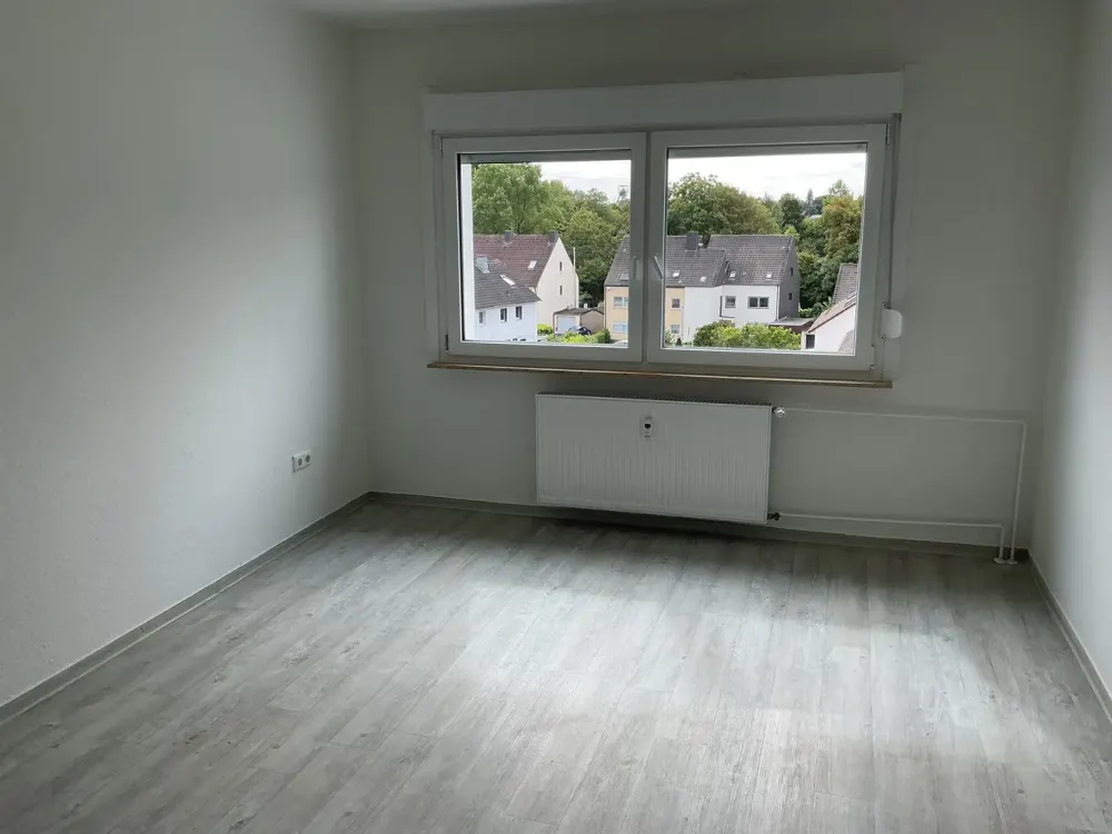 Einzug kurzfristig möglich!!! sehr schöne 2,5-Zi.-Wohnung mit Balkon